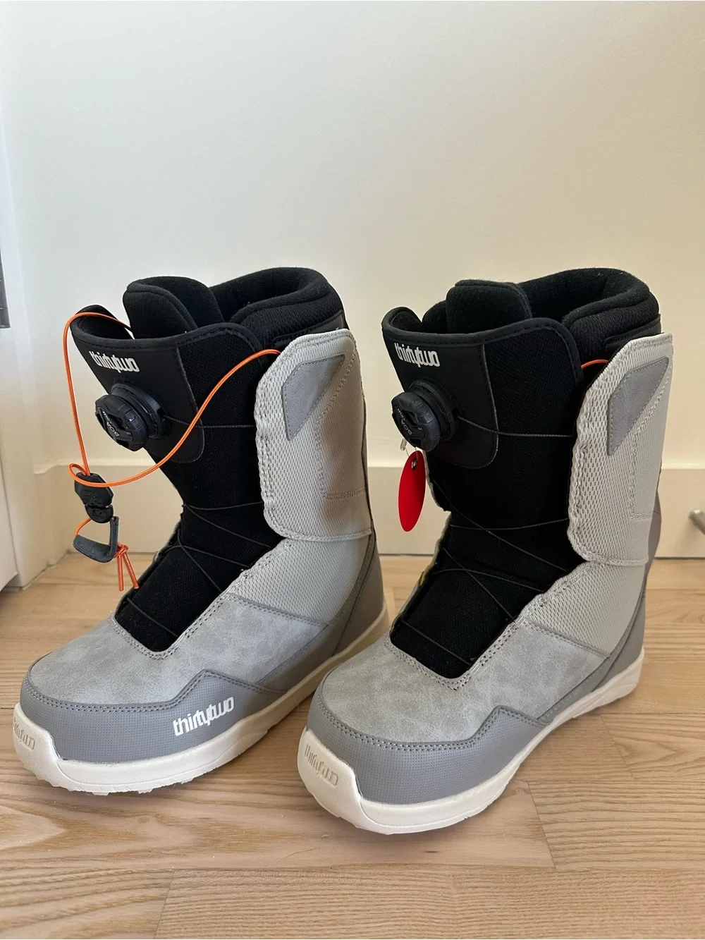 NEW Men’s 8 ThirtyTwo Shifty BOA Snowboard Boots